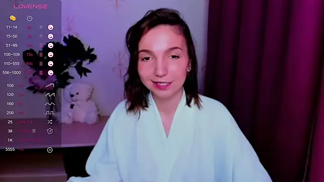 KindHazelHere_ Adlı Modelin Canlı XXX Sohbeti
