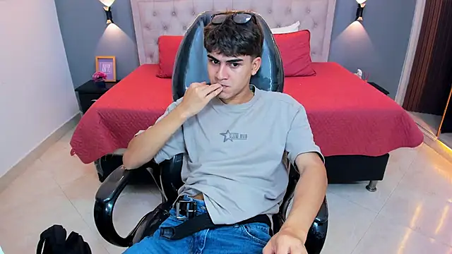 Tommy18__'s Live XXX Chat