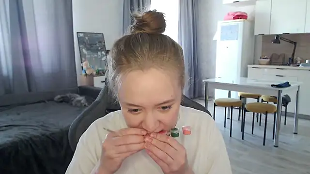 _lalune_'s Live XXX Chat