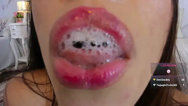 hannahill69 Adlı Modelin Canlı XXX Sohbeti