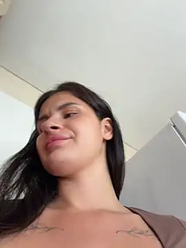 MiraReach live XXX chat