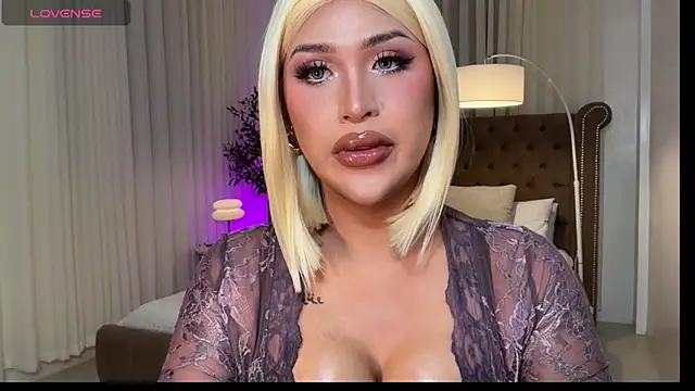 Your_Majesty_Tyra Show in webcam