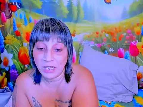 indianroxy's Live XXX Chat
