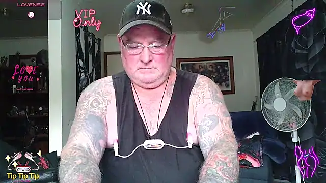 KINKYBLUEYES69 live XXX chat