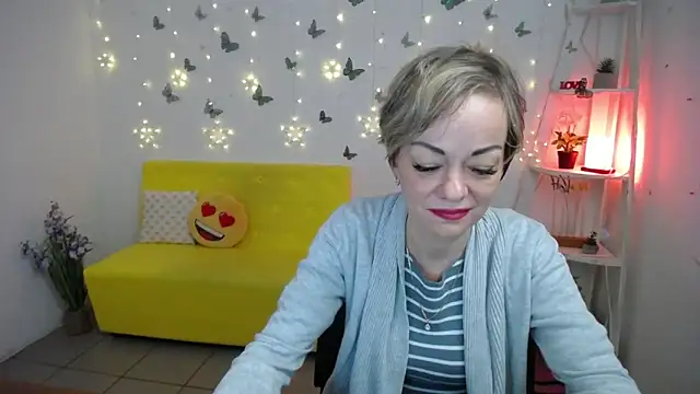 NikaMayu webcam show