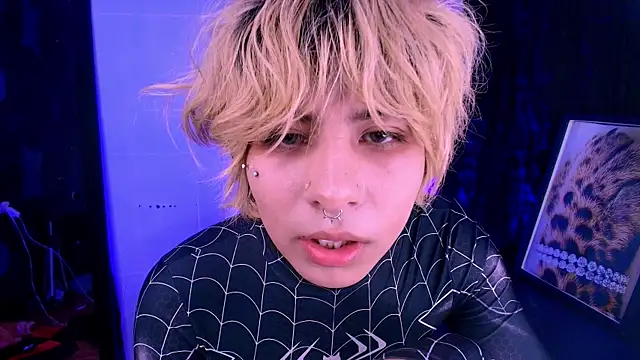 Aronn_44 在線直播表演