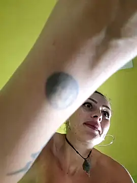 Caramellaa Webcam show