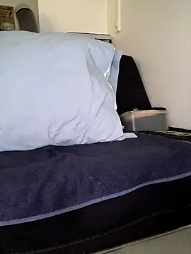 Volcaniiia's Webcam Show