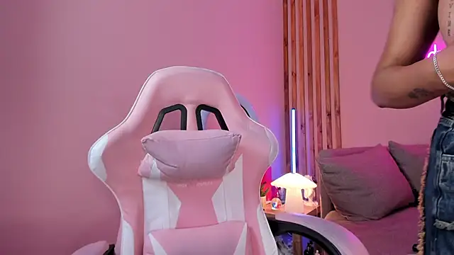 MadeleineSanez Chat XXX live