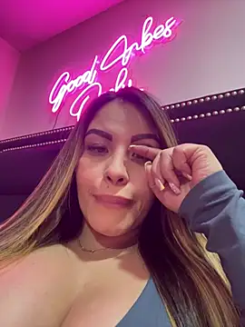 sexyyykloee Adlı Modelin Canlı XXX Sohbeti