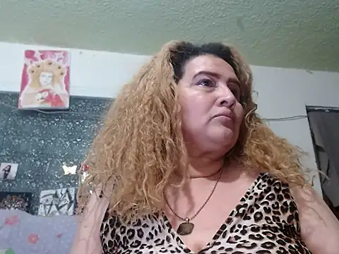 Perla1981--'s Live XXX Chat