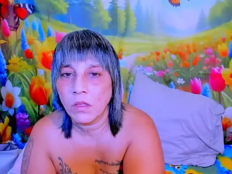 indianroxy's Live XXX Chat