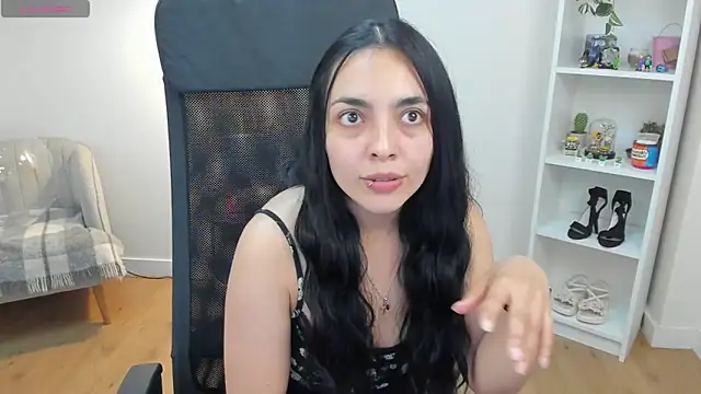 _BellaEvans_ Adlı Modelin Canlı XXX Sohbeti