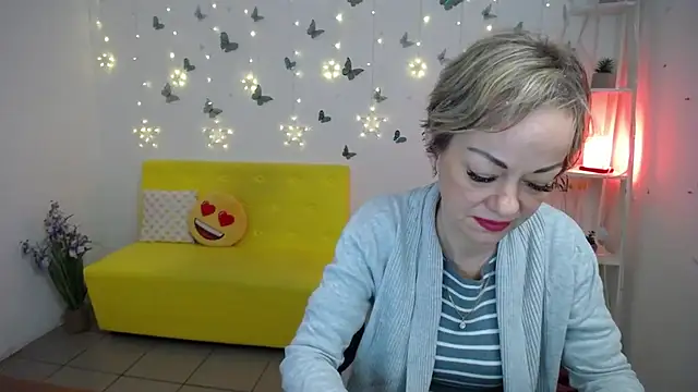NikaMayu's Live XXX Chat