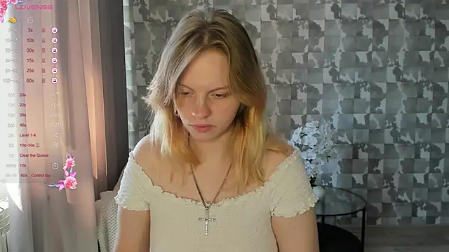 L_aura Webcam-Show