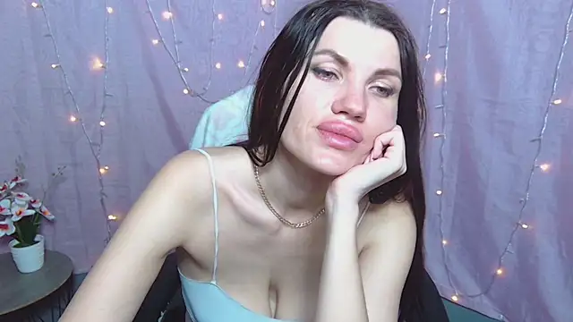 Chatroom XXX en direct de MilaLoona