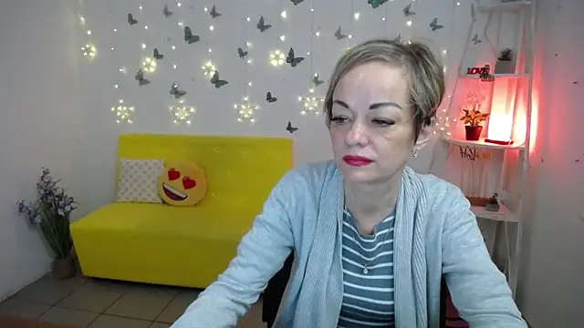 NikaMayu's Live XXX Chat