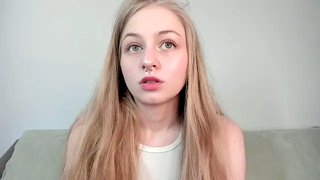 MiaMews' Live XXX Chat
