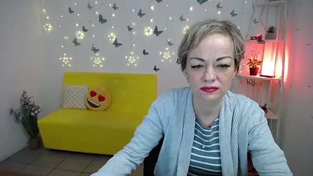 NikaMayu live XXX chat