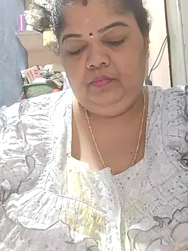 tamilthanushri 即時 XXX 聊天