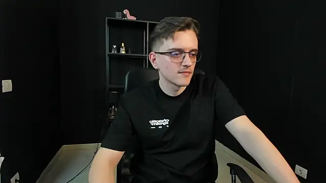 FelixStarkk Chat XXX in diretta