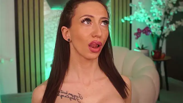 RubyFever Live XXX Chat