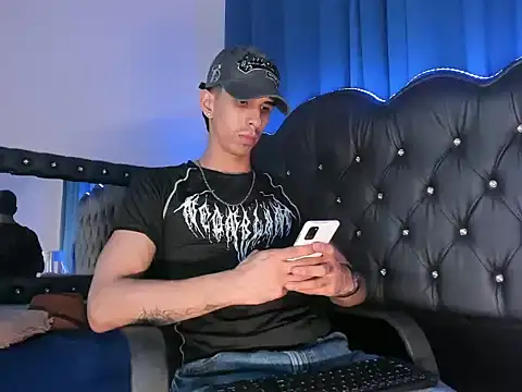 Kael_Dominus Adlı Modelin Web Kamerası Şovu