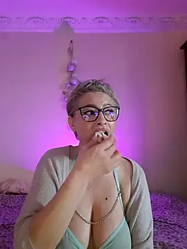 LunaBlaise élő XXX-chatje