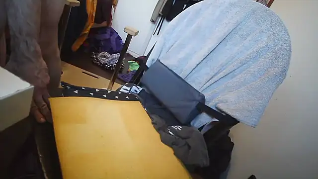 JohnnyMoves' Webcam Show