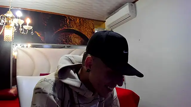 Chatroom XXX en direct de NikyDark