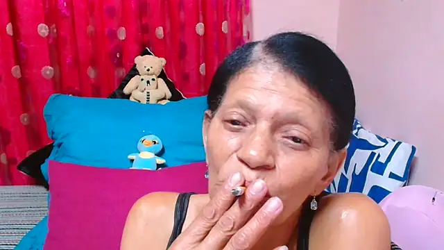 SLUTTYROXYn Webbikameraesitys