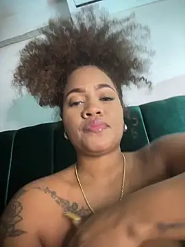Pertunjukan Kamera Web riri_brunnete