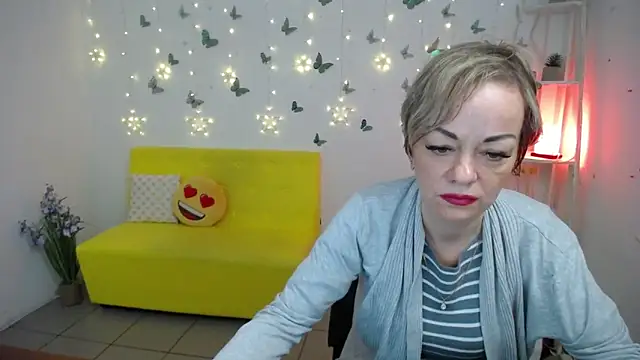 NikaMayu's Live XXX Chat