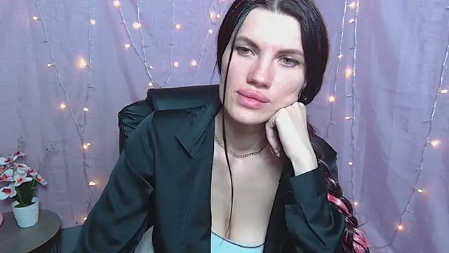 MilaLoona live XXX chat