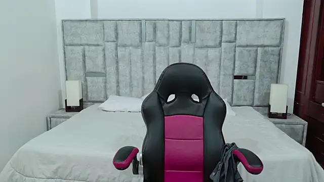 Chat +18 de laureentt_ ao vivo