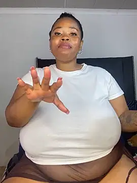 LunaCovenn Show in webcam