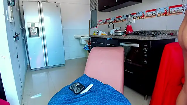 Show modela Fox_couplee69 na web-kameri