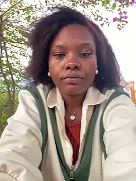 Dellah27 élő XXX-chatje
