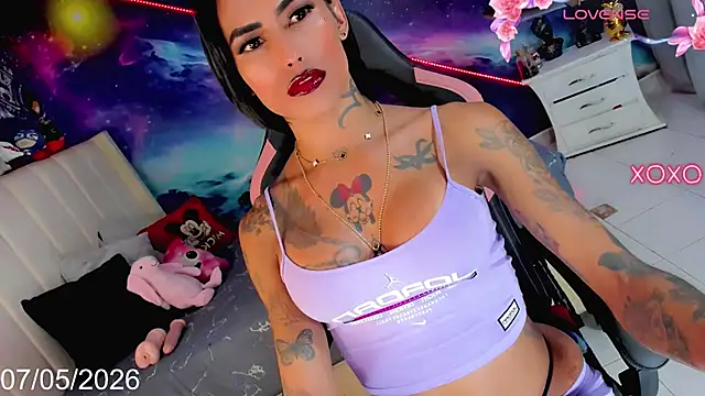 Nella_Dolls: διαδικτυακό σόου στην κάμερα