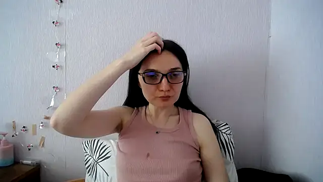 Shiny_gine Adlı Modelin Canlı XXX Sohbeti