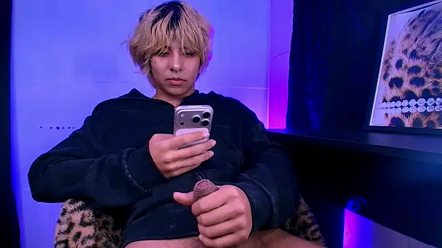 Aronn_44 Live XXX-Chat