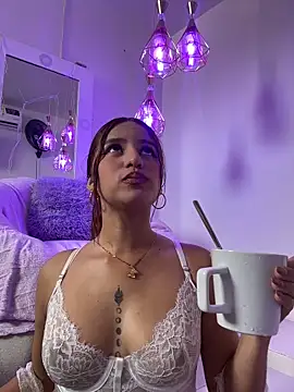 ViankaRose élő XXX-chatje
