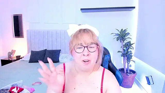 chloe_prg's Live XXX Chat
