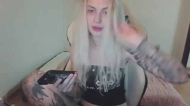 Emily_Flowers_ Adlı Modelin Canlı XXX Sohbeti