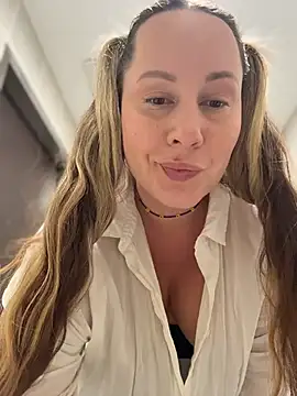 Mona_Plus' Webcam Show