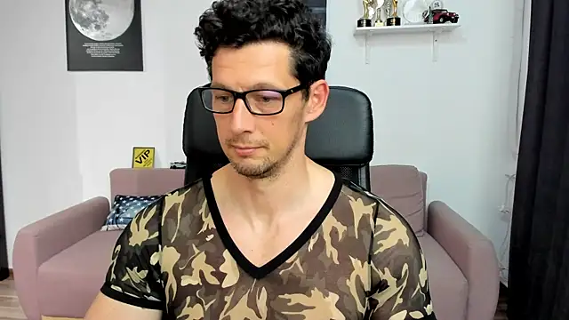BrutusK08n Live XXX chat