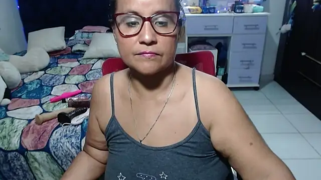 pervert_mommy_'s Live XXX Chat