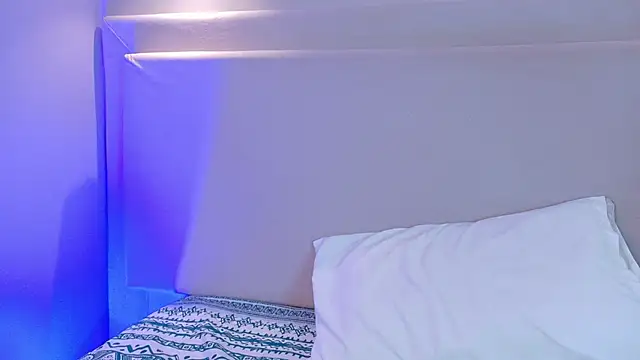 NaomiKlarc élő XXX-chatje