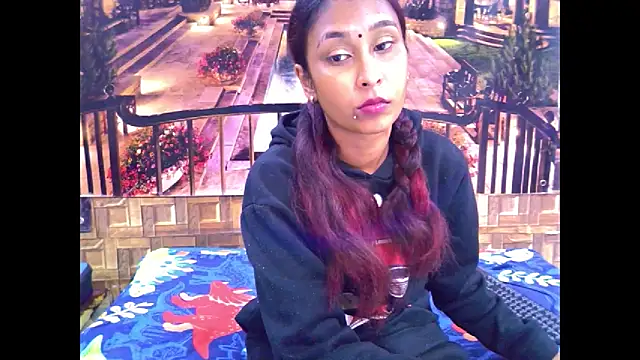 IndianSexyButt Adlı Modelin Canlı XXX Sohbeti