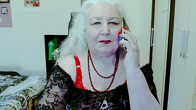 Show modela GrannyAlisa na web-kameri